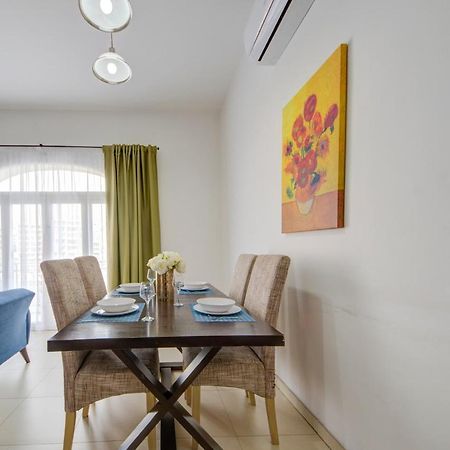 St Julians 2 Bedroom Apartment With Commanding Seaviews By Shortletsmalta St. Julian's Exterior foto