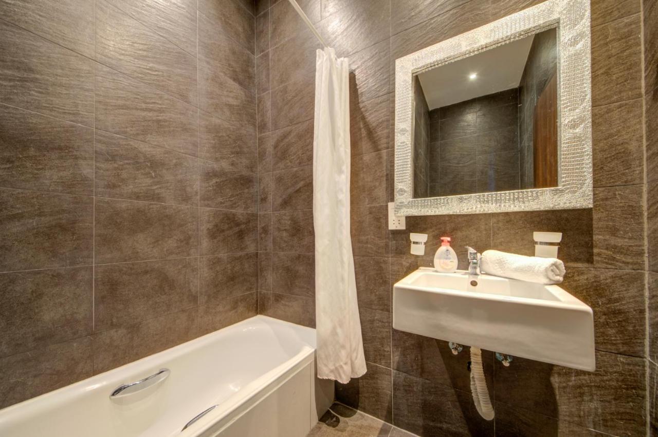 St Julians 2 Bedroom Apartment With Commanding Seaviews By Shortletsmalta St. Julian's Exterior foto